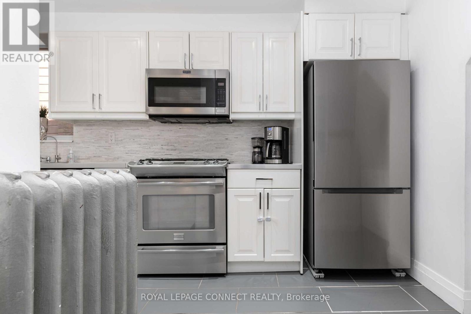 754 Windermere Avenue, Toronto, Ontario  M6S 3M6 - Photo 16 - W12592364