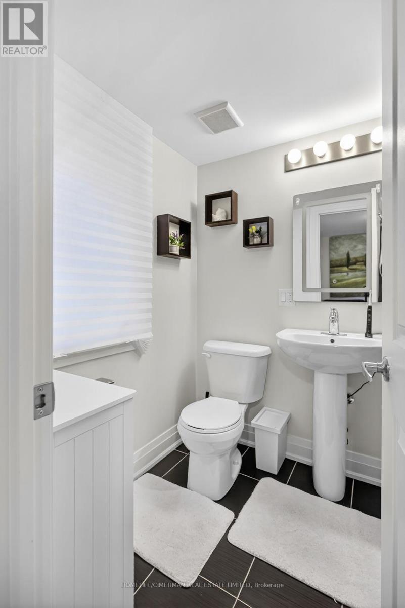 1802 Mitoff Place, Mississauga, Ontario  L4W 0E8 - Photo 20 - W12592344