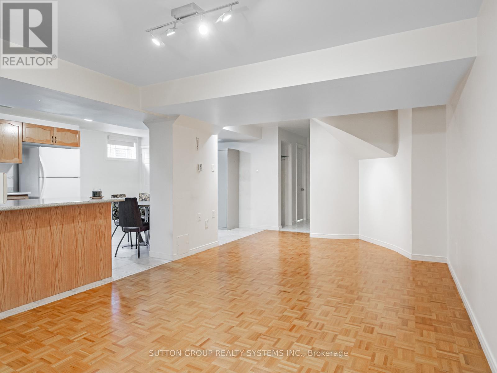 3986 Bloor Street W, Toronto, Ontario M9B 1M3 - Photo 7 - W12592316