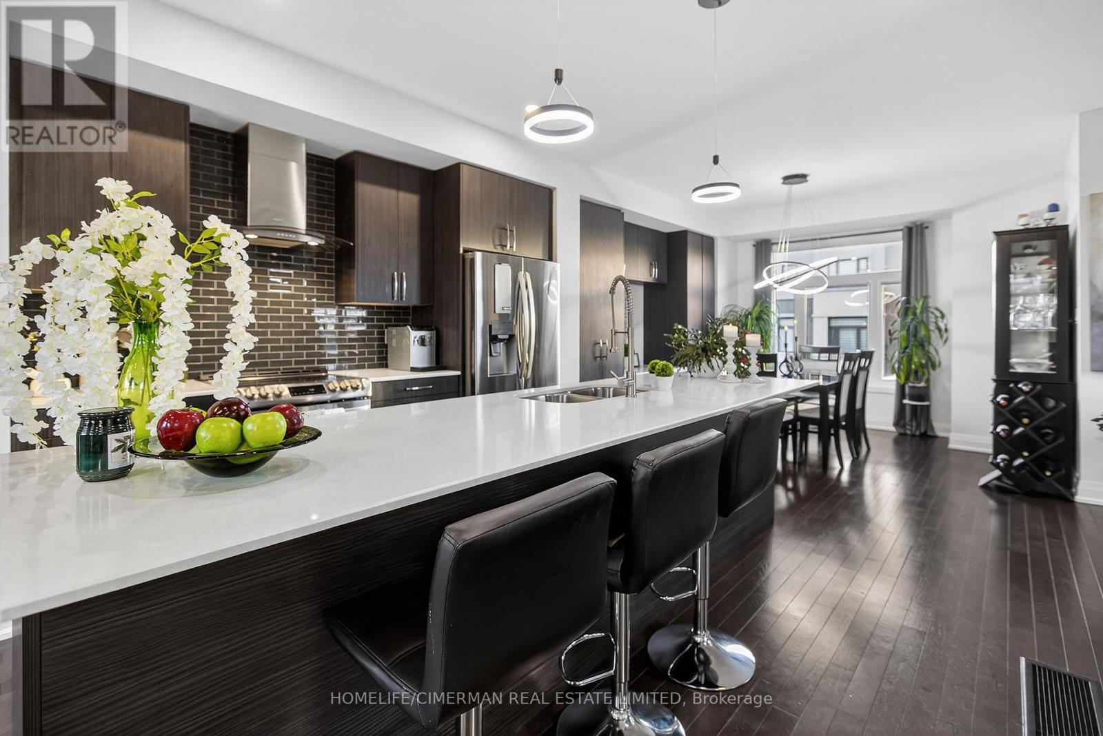 1802 Mitoff Place, Mississauga, Ontario  L4W 0E8 - Photo 5 - W12592344