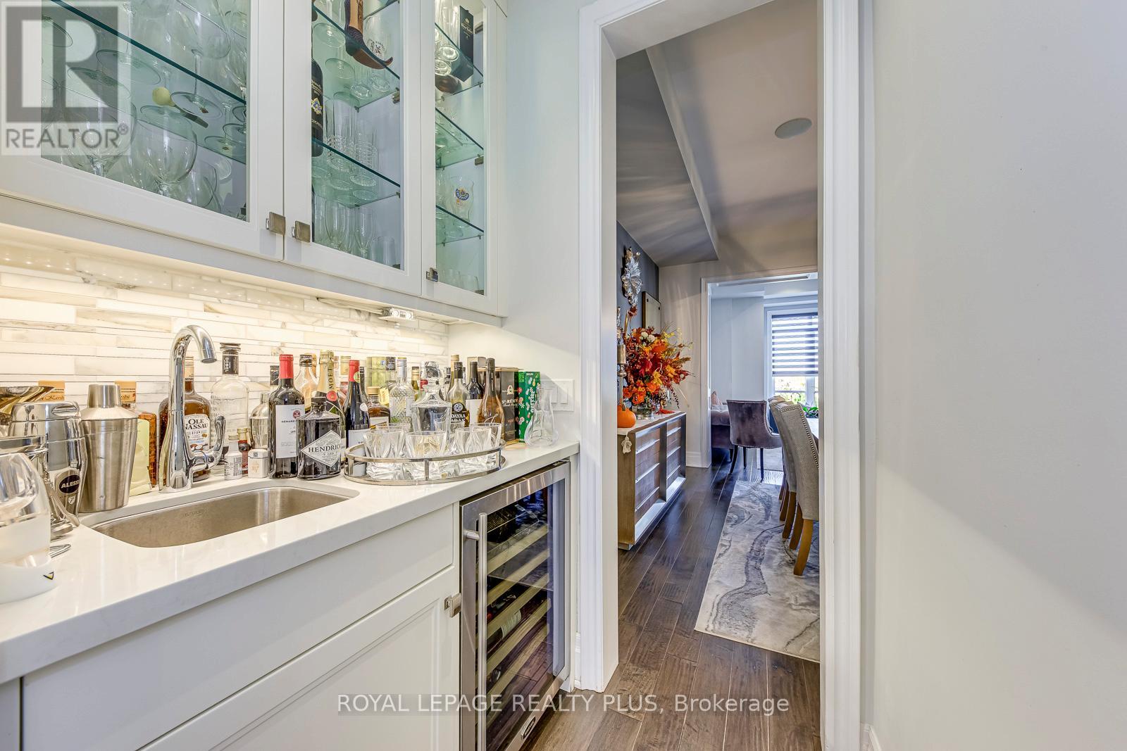 221 Hanover Street, Oakville, Ontario L6K 0G9 - Photo 13 - W12592366