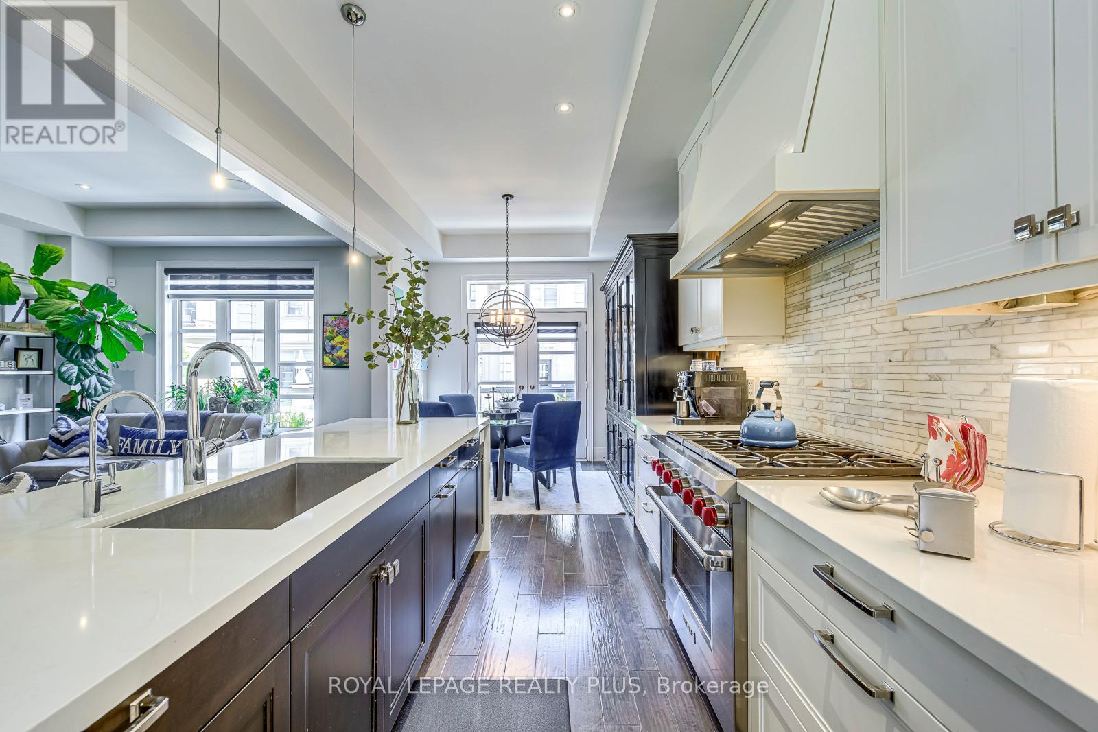 221 Hanover Street, Oakville, Ontario L6K 0G9 - Photo 15 - W12592366