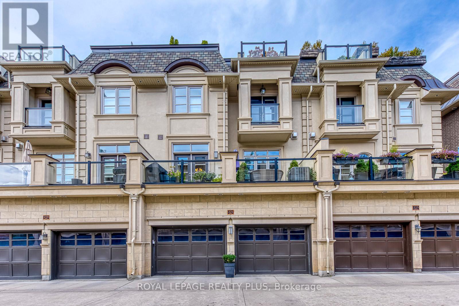 221 Hanover Street, Oakville, Ontario L6K 0G9 - Photo 50 - W12592366