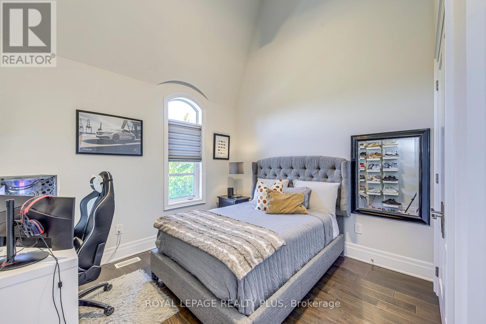 221 Hanover Street, Oakville, Ontario L6K 0G9 - Photo 34 - W12592366