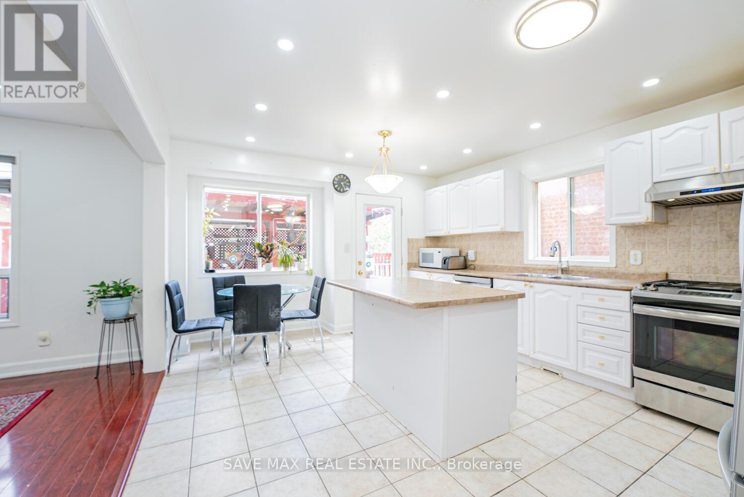 3 Gander Crescent, Brampton, Ontario  L6P 2J5 - Photo 13 - W12592384