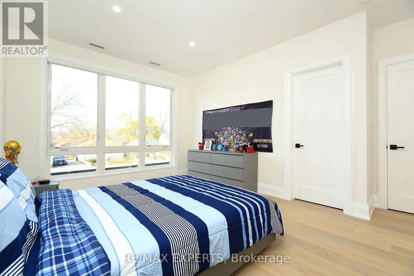 31 Fulham Drive, Toronto, Ontario M8W 4T1 - Photo 15 - W12592460