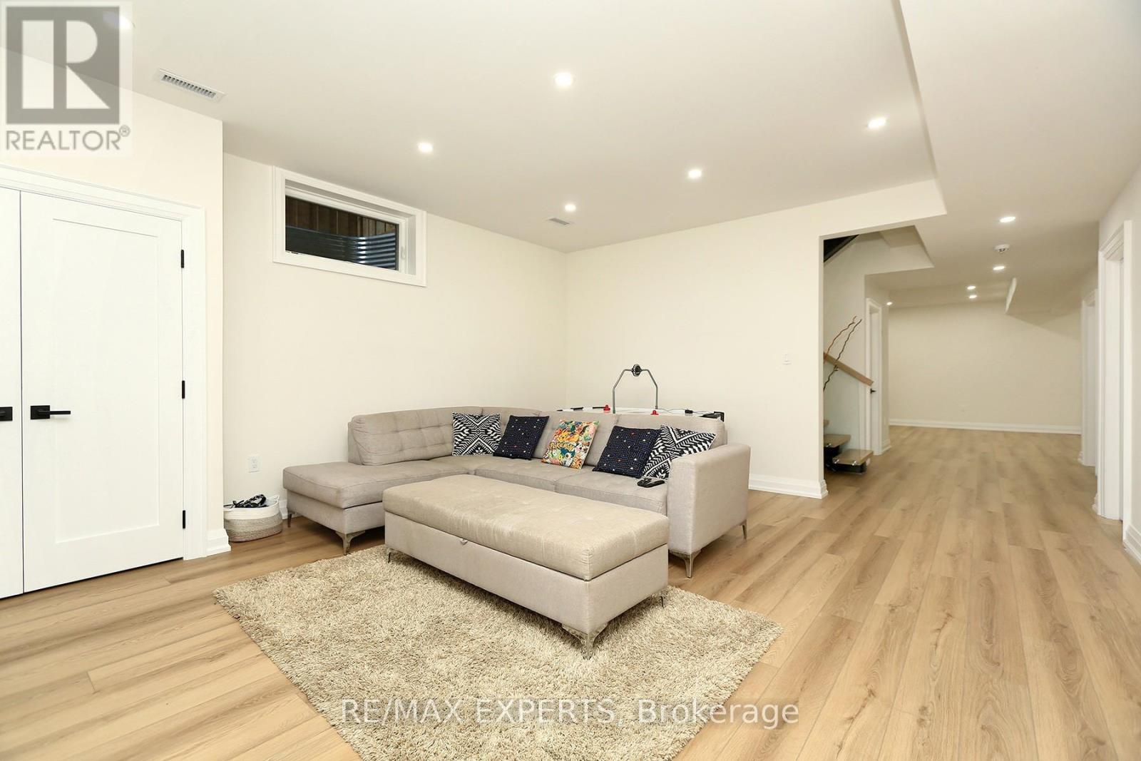 31 Fulham Drive, Toronto, Ontario M8W 4T1 - Photo 20 - W12592460