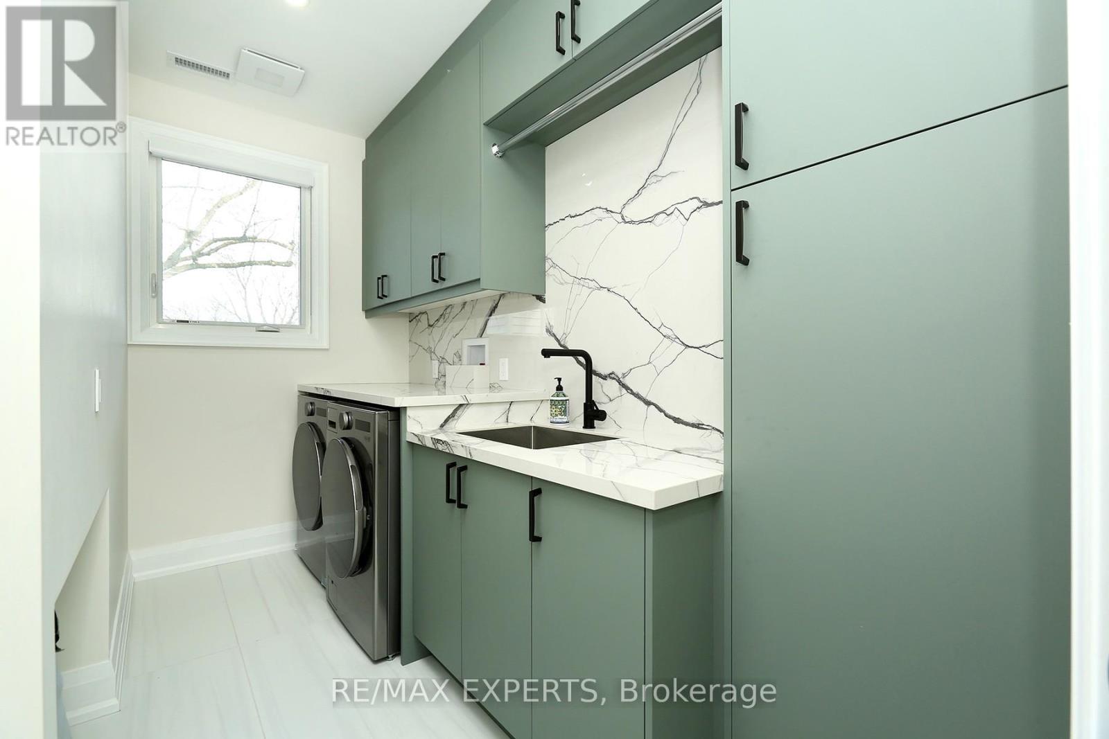 31 Fulham Drive, Toronto, Ontario M8W 4T1 - Photo 11 - W12592460