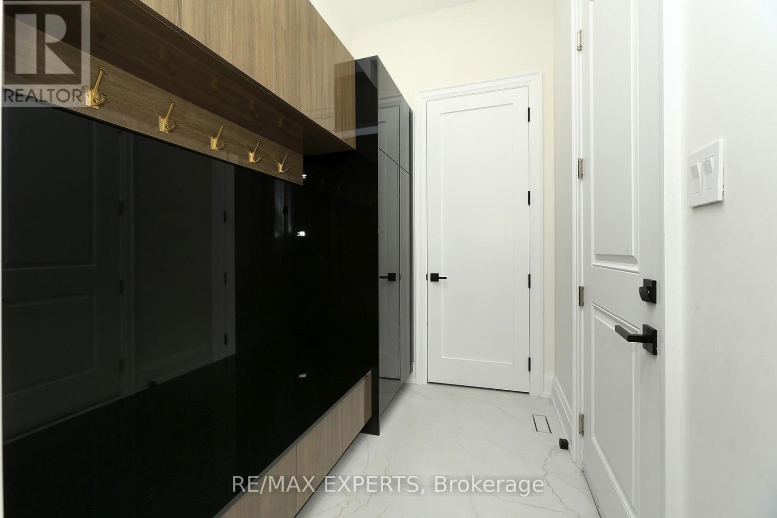 31 Fulham Drive, Toronto, Ontario M8W 4T1 - Photo 26 - W12592460