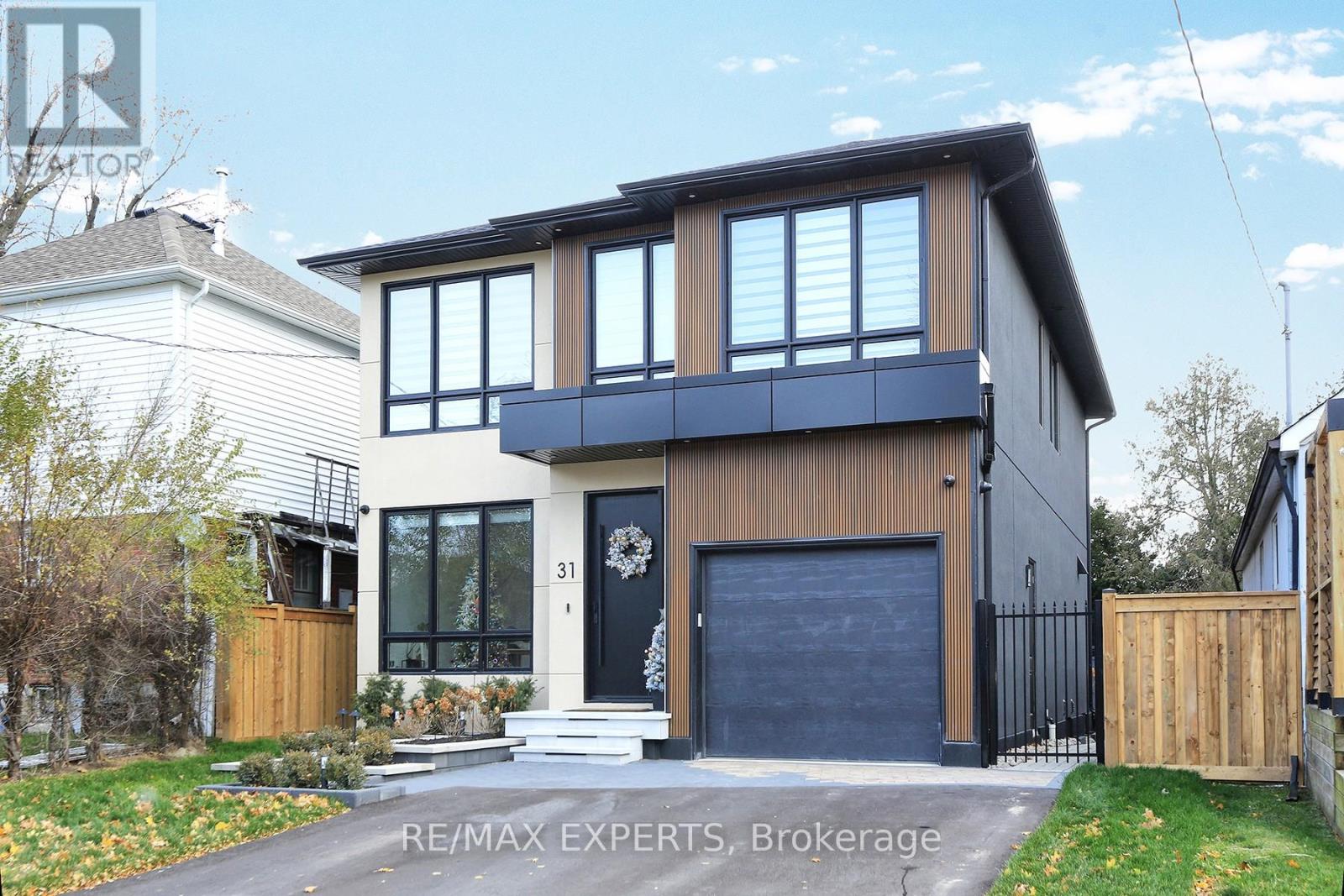31 FULHAM DRIVE, Toronto, Ontario