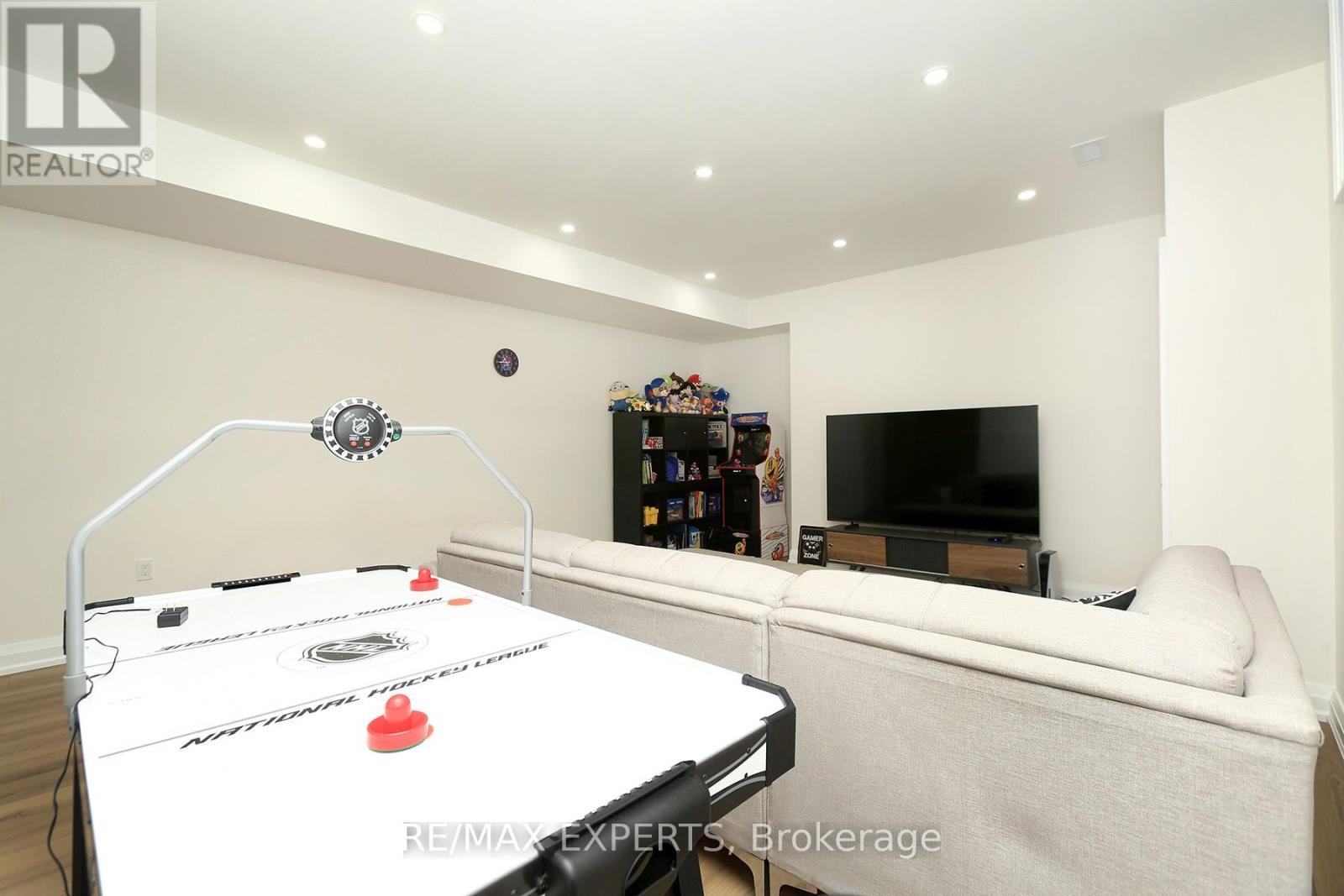 31 Fulham Drive, Toronto, Ontario M8W 4T1 - Photo 21 - W12592460