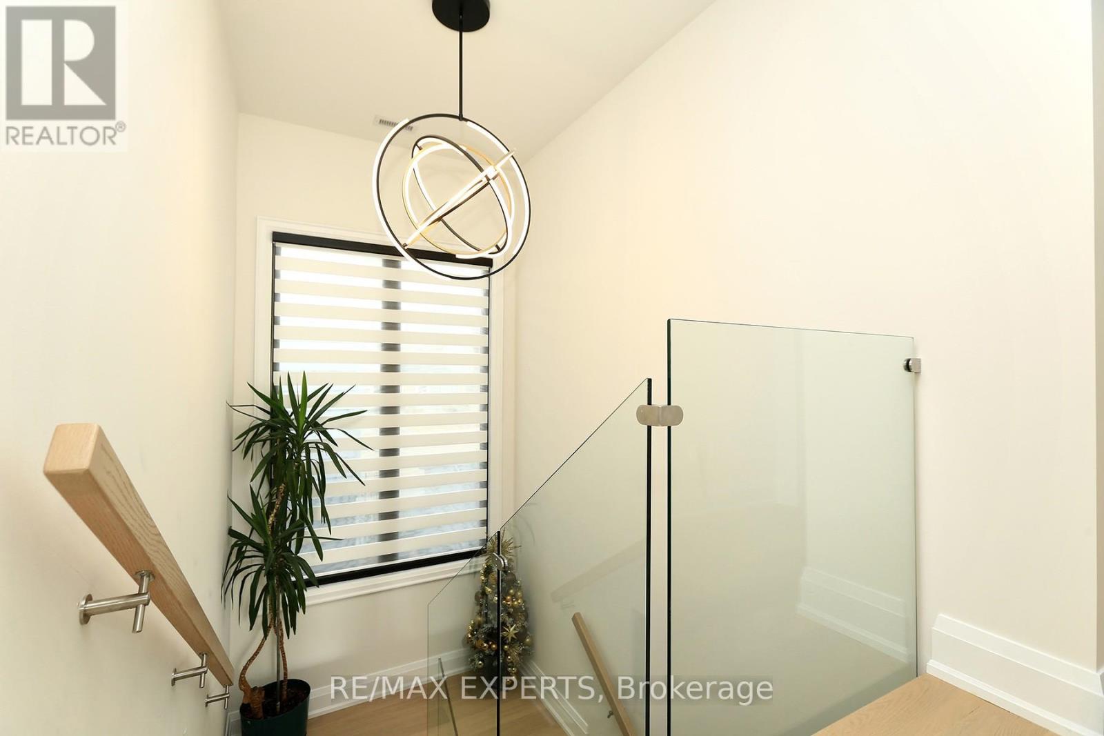 31 Fulham Drive, Toronto, Ontario M8W 4T1 - Photo 17 - W12592460