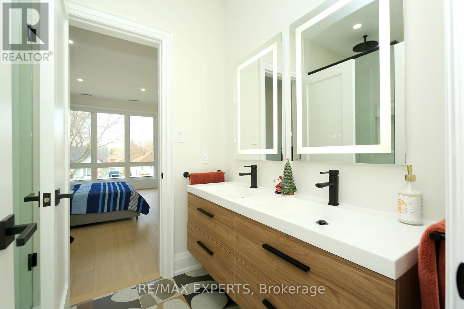 31 Fulham Drive, Toronto, Ontario M8W 4T1 - Photo 16 - W12592460