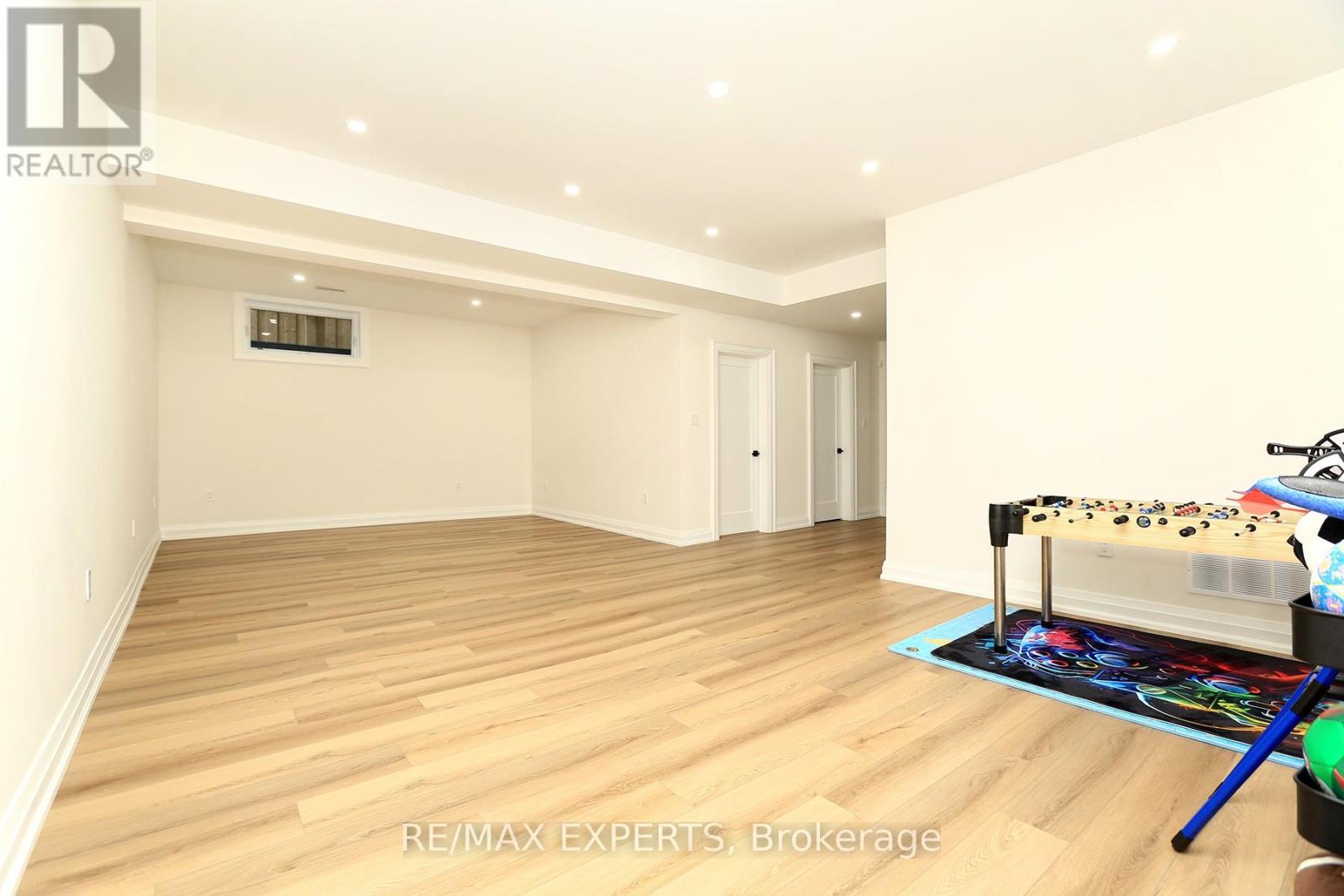 31 Fulham Drive, Toronto, Ontario M8W 4T1 - Photo 23 - W12592460