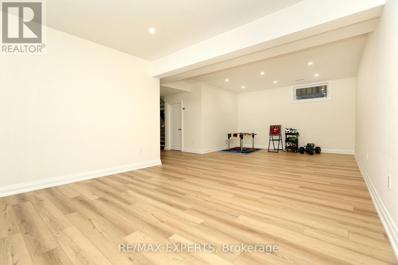 31 Fulham Drive, Toronto, Ontario M8W 4T1 - Photo 22 - W12592460