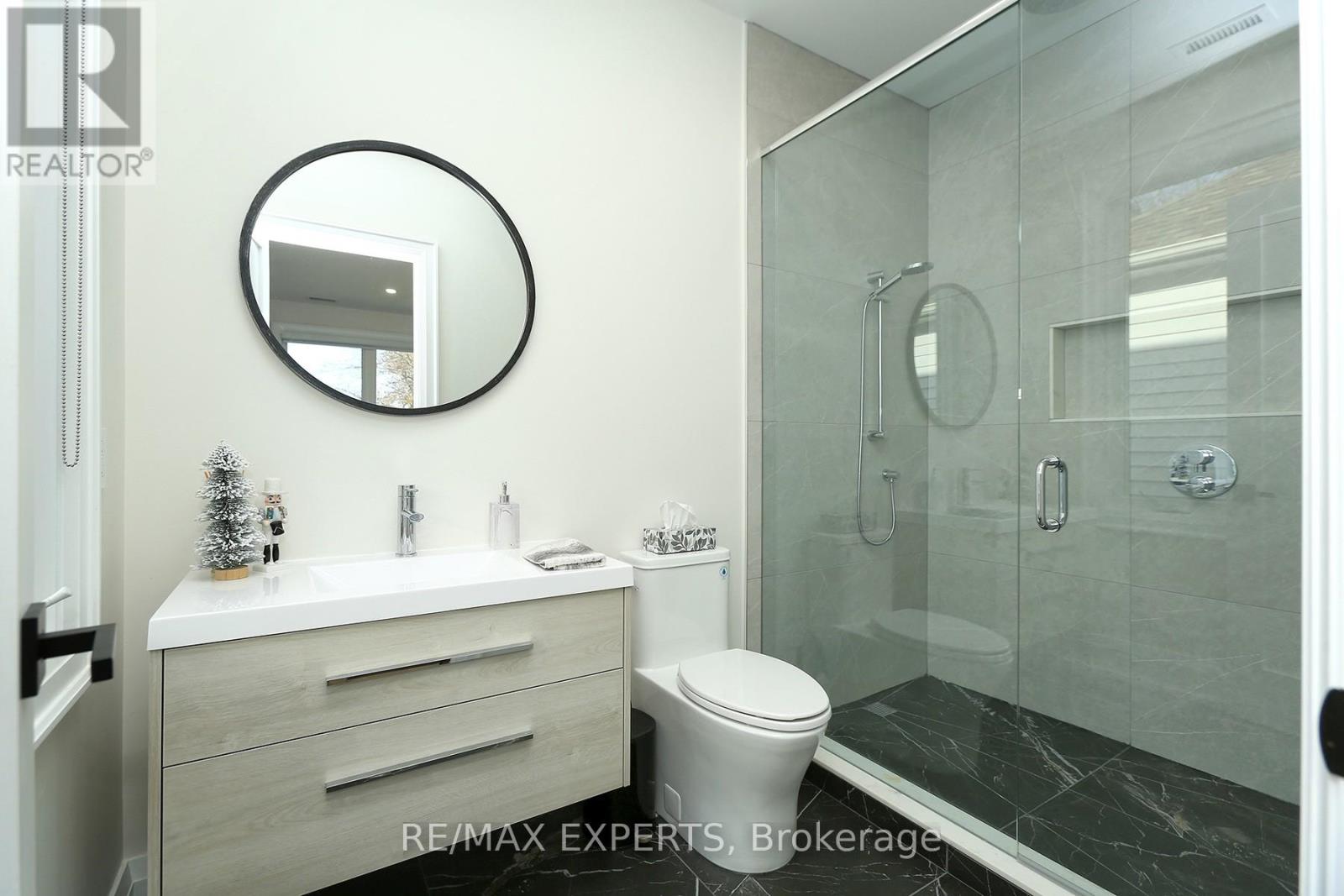 31 Fulham Drive, Toronto, Ontario M8W 4T1 - Photo 13 - W12592460