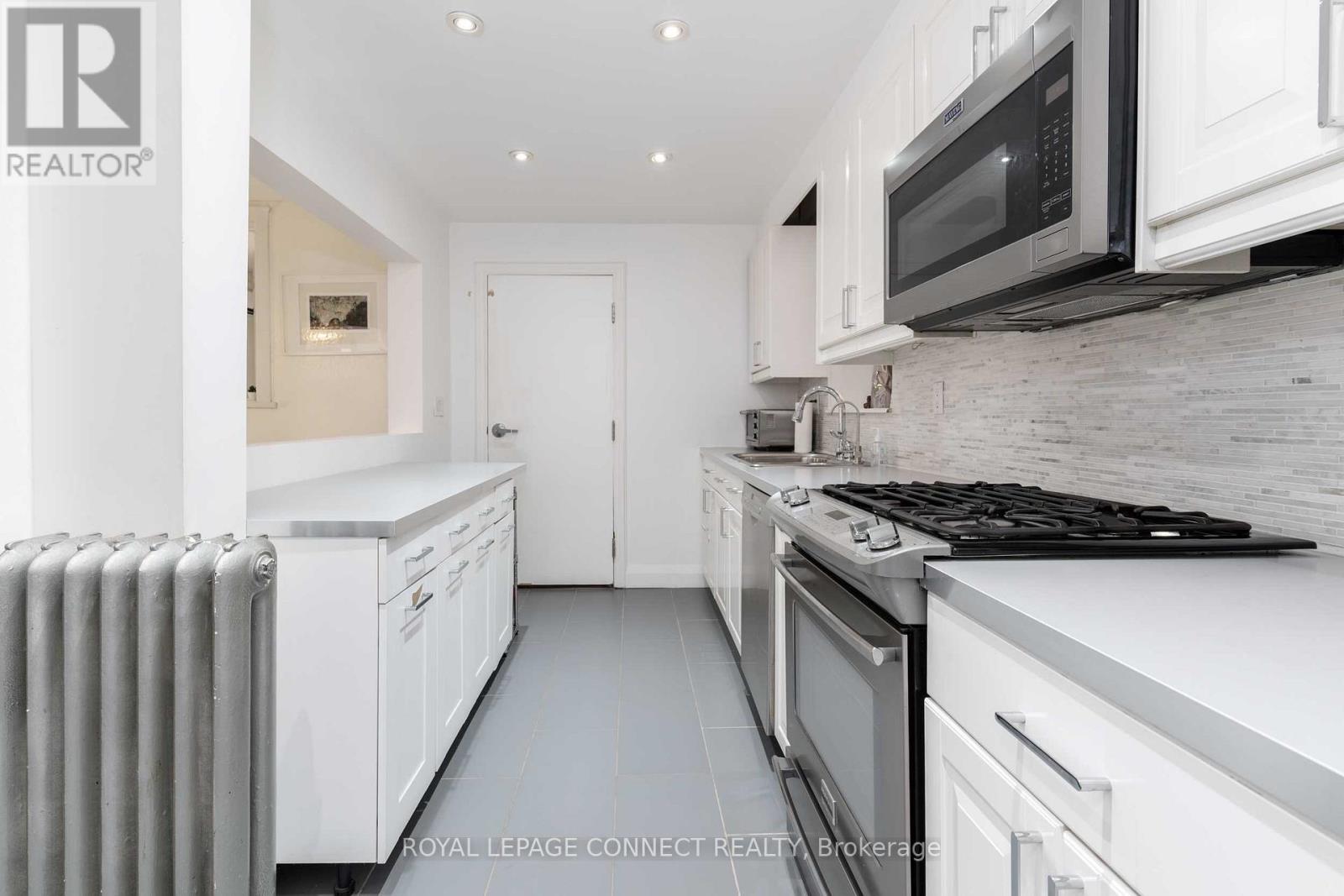 754 Windermere Avenue, Toronto, Ontario  M6S 3M6 - Photo 17 - W12592364