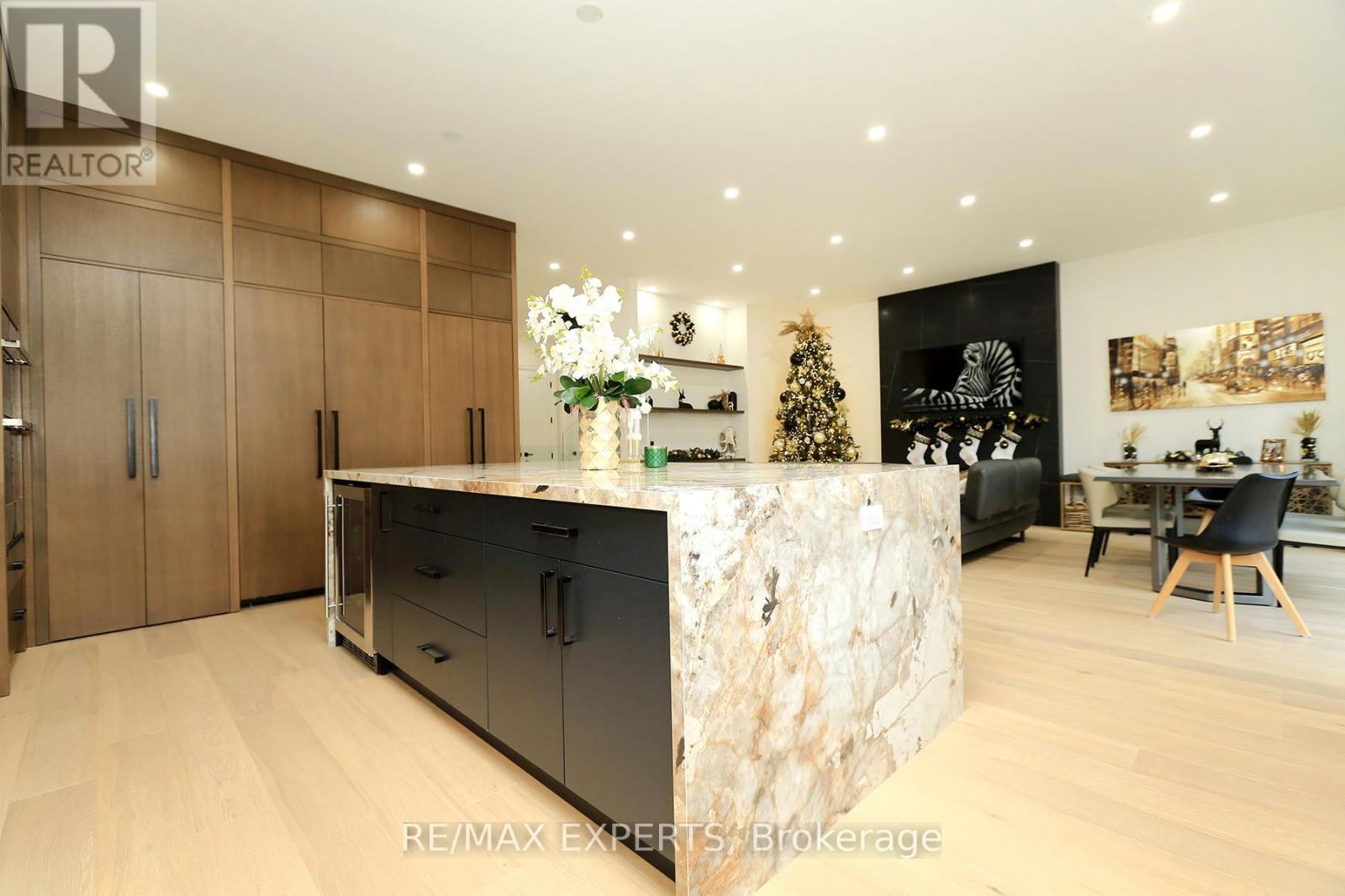 31 Fulham Drive, Toronto, Ontario M8W 4T1 - Photo 32 - W12592460