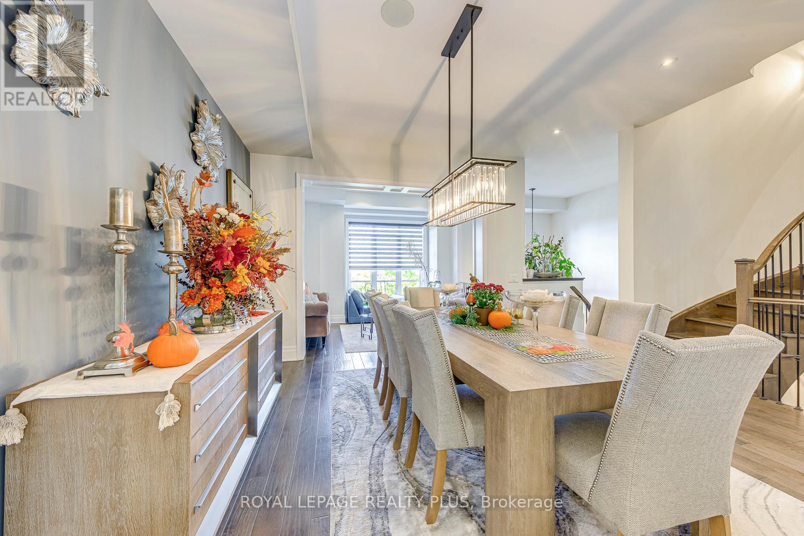 221 Hanover Street, Oakville, Ontario L6K 0G9 - Photo 11 - W12592366