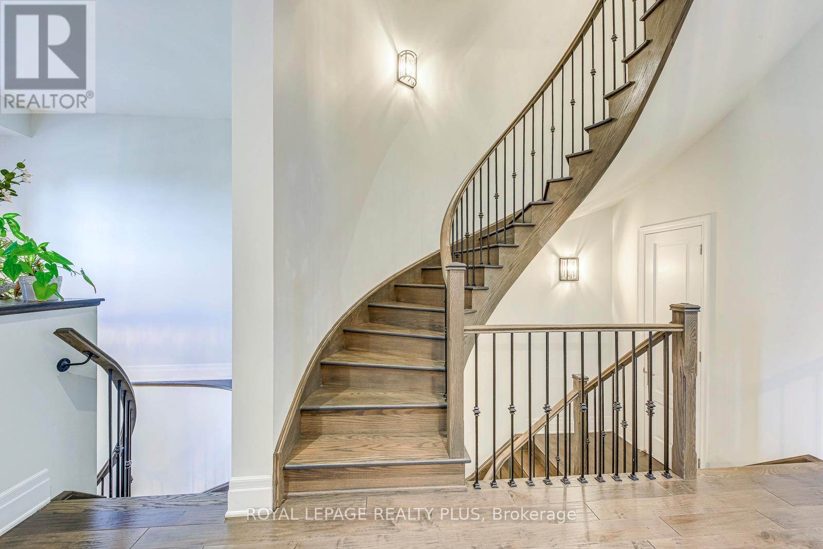 221 Hanover Street, Oakville, Ontario L6K 0G9 - Photo 25 - W12592366