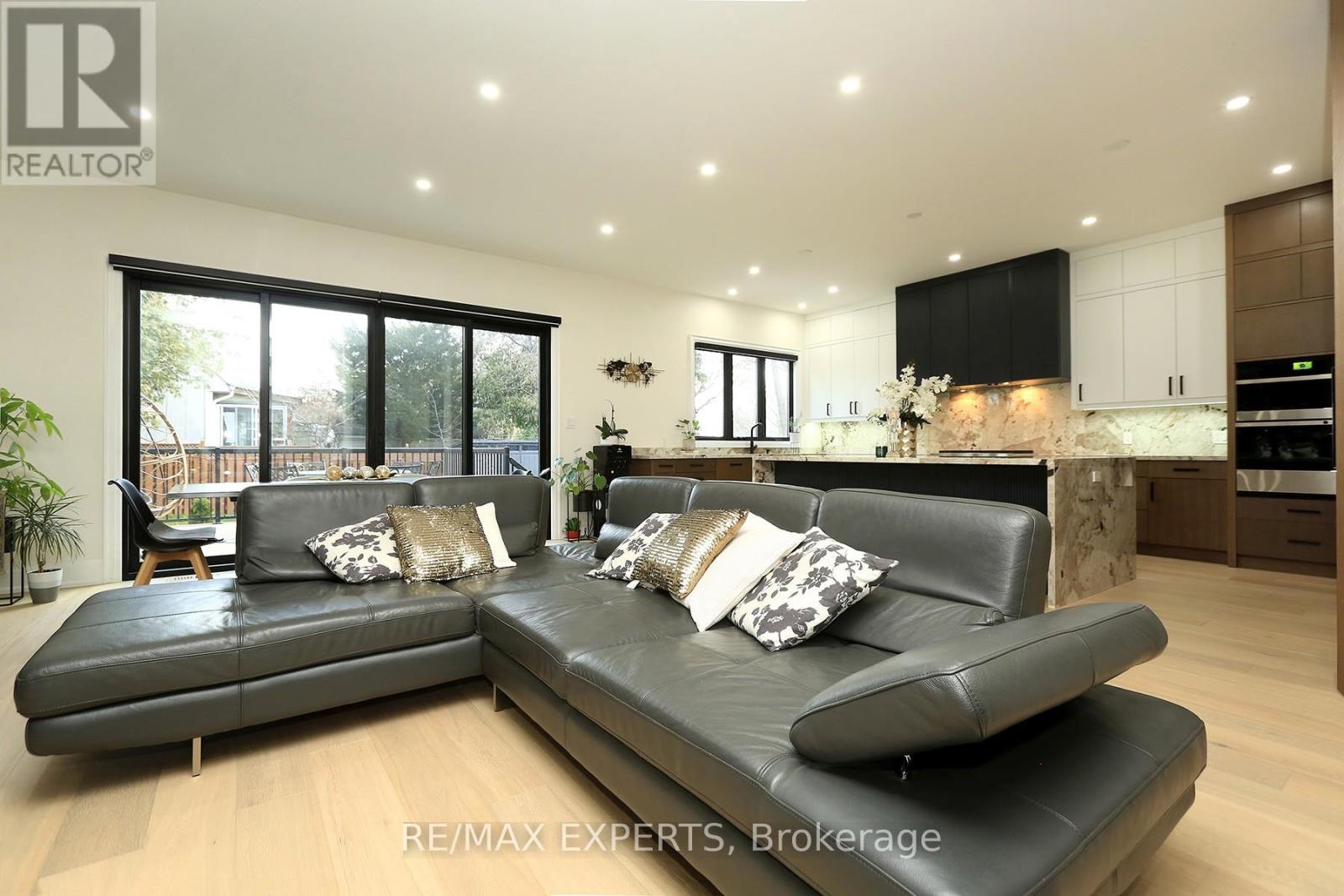 31 Fulham Drive, Toronto, Ontario M8W 4T1 - Photo 41 - W12592460