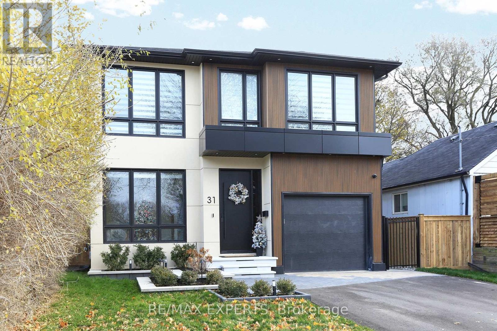 31 Fulham Drive, Toronto, Ontario M8W 4T1 - Photo 3 - W12592460