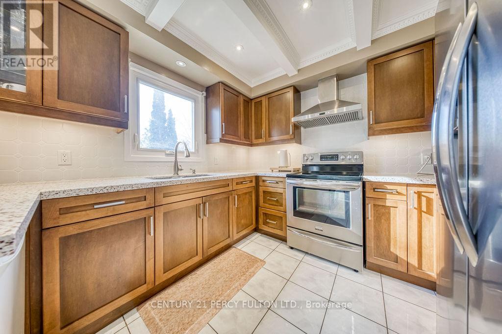 43 Windmill Boulevard, Brampton, Ontario  L6Y 3E9 - Photo 17 - W12592480