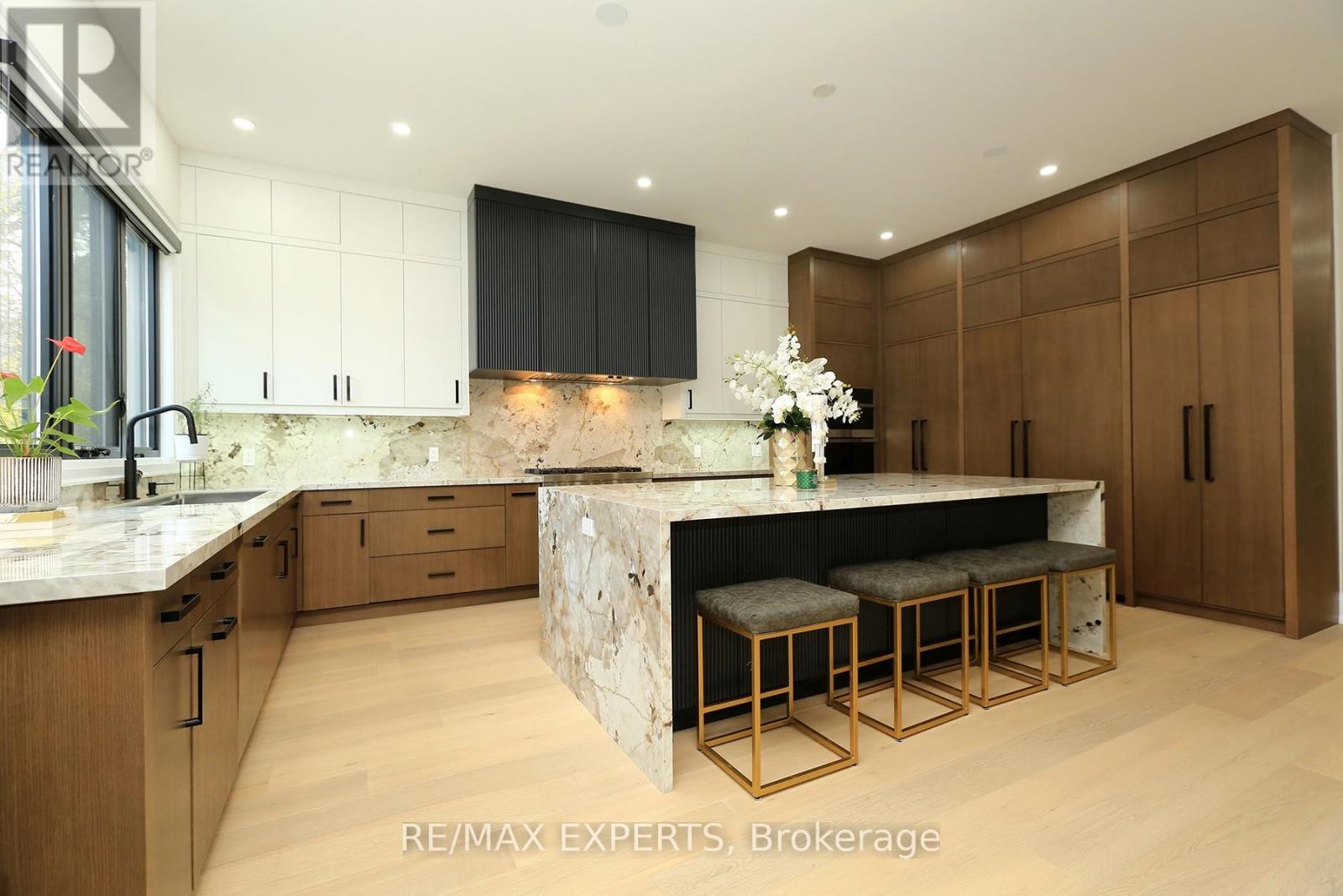 31 Fulham Drive, Toronto, Ontario M8W 4T1 - Photo 34 - W12592460