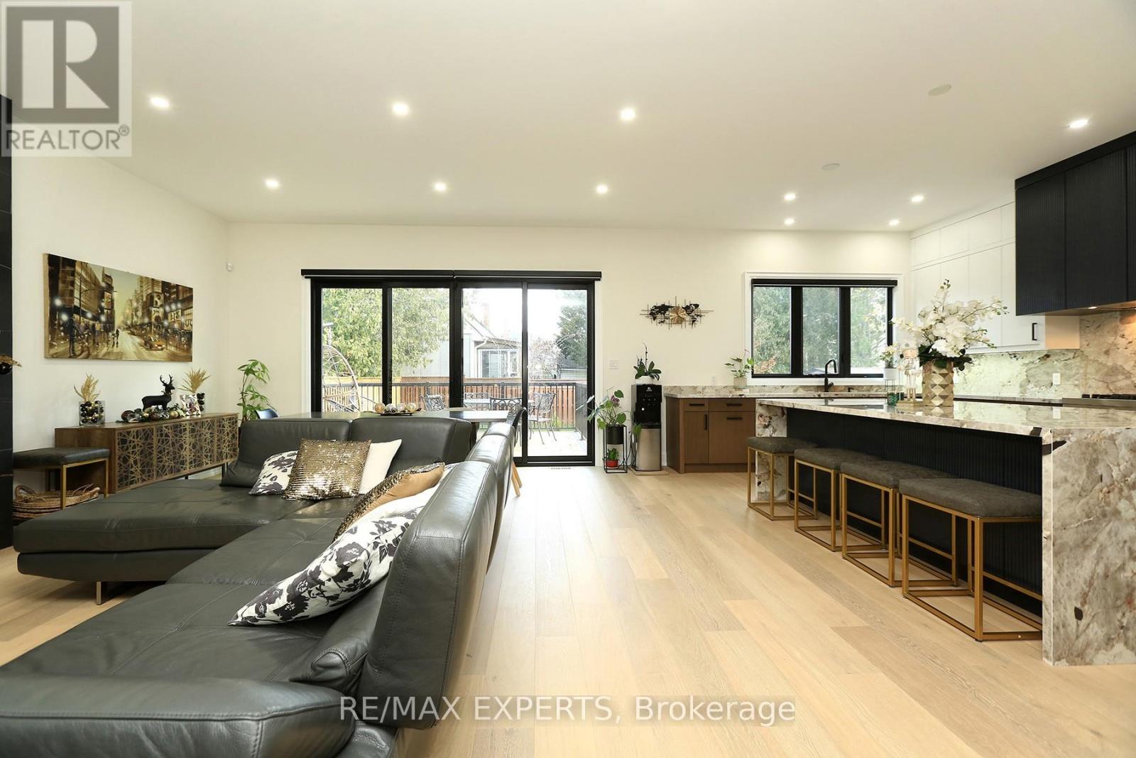 31 Fulham Drive, Toronto, Ontario M8W 4T1 - Photo 40 - W12592460