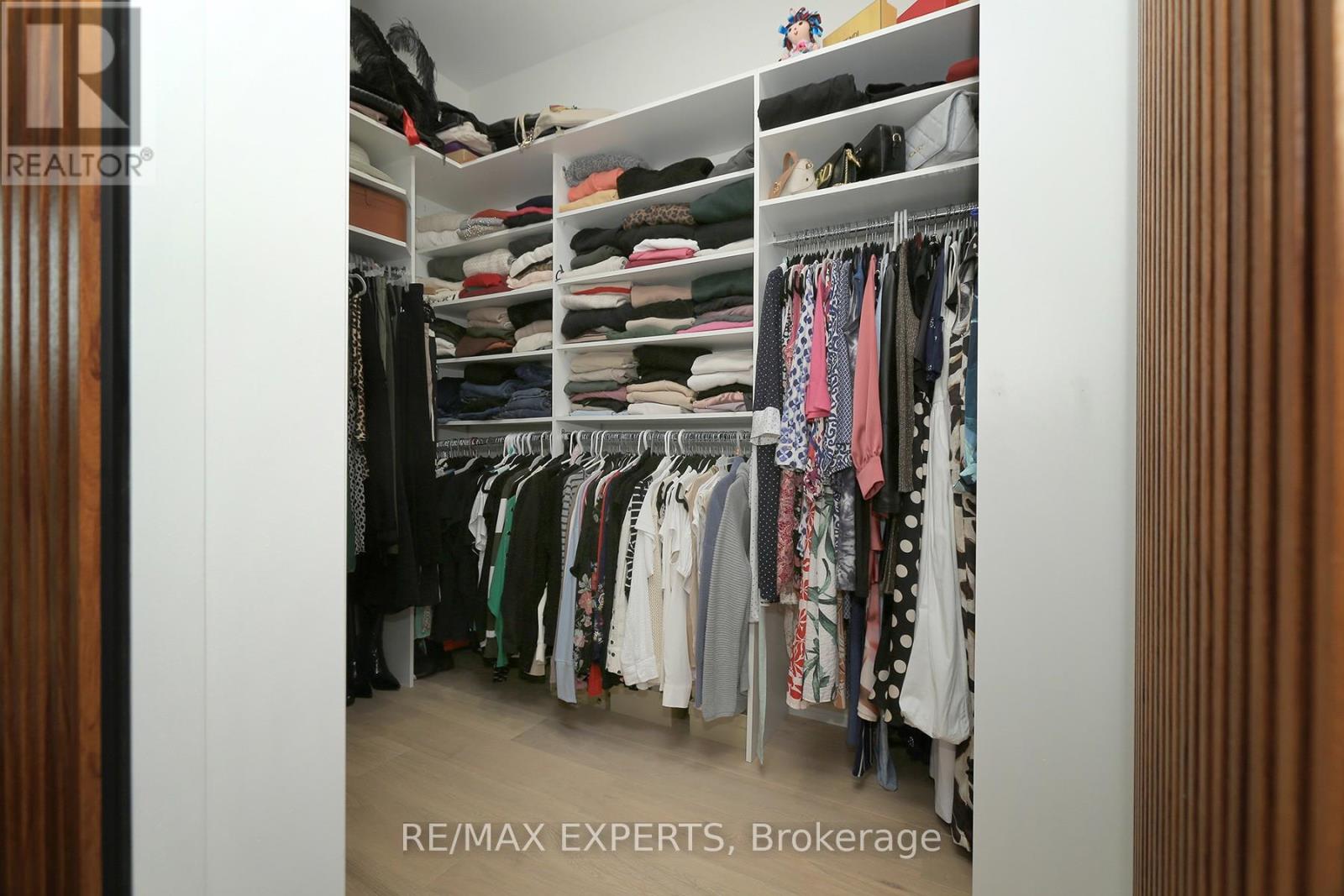 31 Fulham Drive, Toronto, Ontario M8W 4T1 - Photo 6 - W12592460