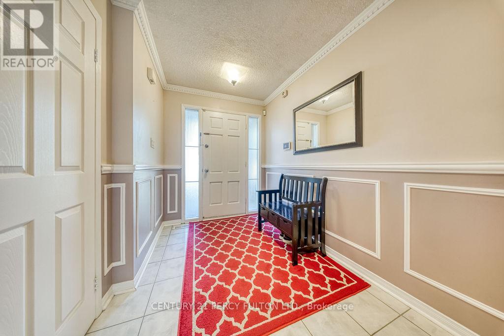 43 Windmill Boulevard, Brampton, Ontario  L6Y 3E9 - Photo 3 - W12592480