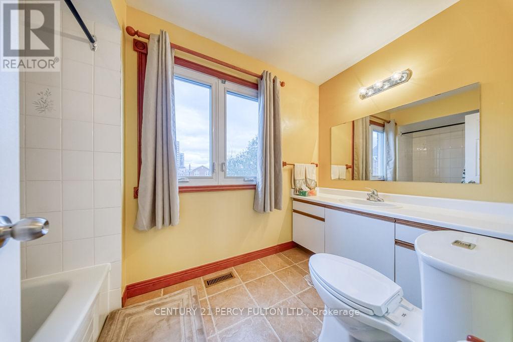 43 Windmill Boulevard, Brampton, Ontario  L6Y 3E9 - Photo 28 - W12592480