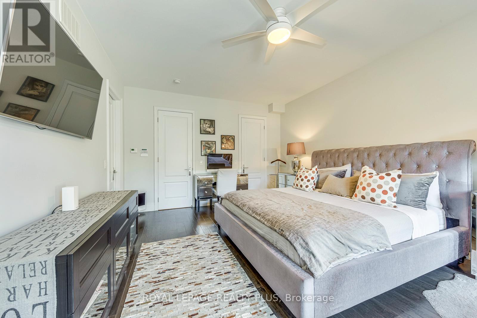 221 Hanover Street, Oakville, Ontario L6K 0G9 - Photo 29 - W12592366