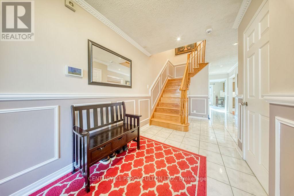 43 Windmill Boulevard, Brampton, Ontario  L6Y 3E9 - Photo 4 - W12592480