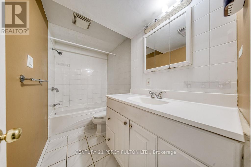 43 Windmill Boulevard, Brampton, Ontario  L6Y 3E9 - Photo 39 - W12592480