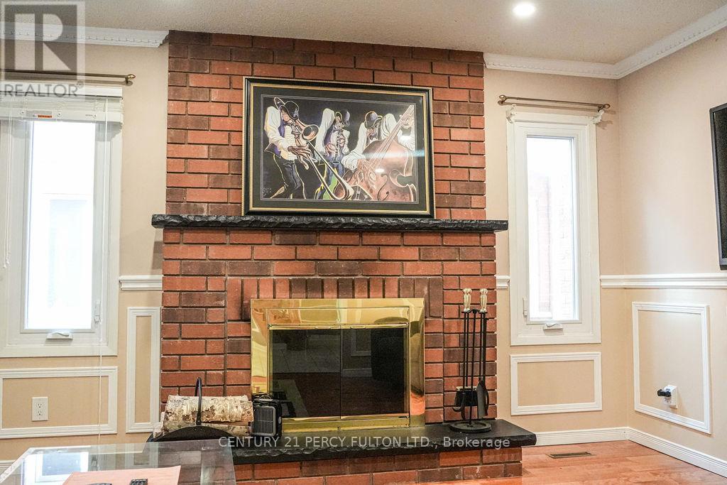 43 Windmill Boulevard, Brampton, Ontario  L6Y 3E9 - Photo 6 - W12592480