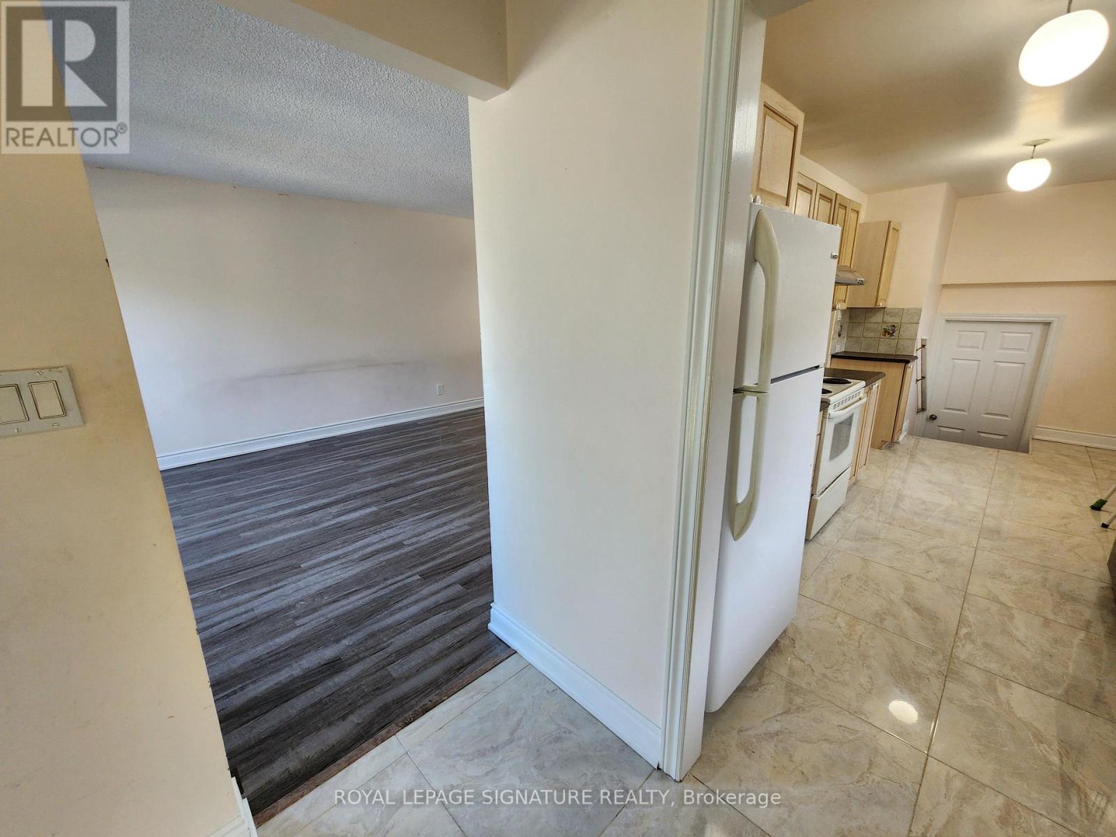 3334 Tallmast Crescent, Mississauga, Ontario  L5L 1H5 - Photo 9 - W12592516