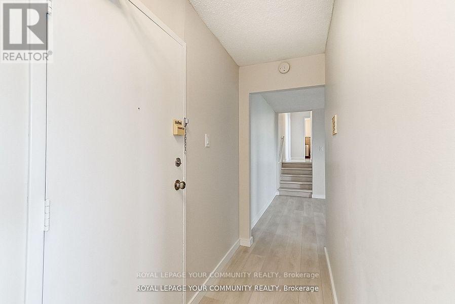 406 - 530 Lolita Gardens, Mississauga, Ontario L5A 3T2 - Photo 2 - W12592502