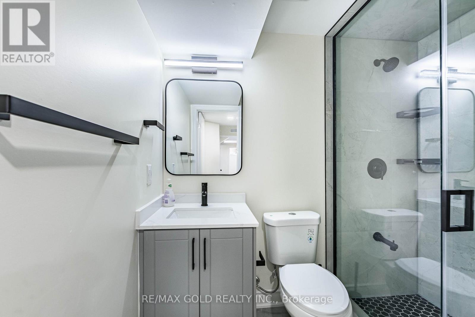 102 Leadenhall Road, Brampton, Ontario  L7A 4G9 - Photo 13 - W12592442