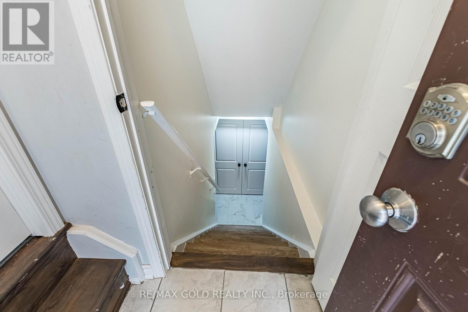 102 Leadenhall Road, Brampton, Ontario  L7A 4G9 - Photo 3 - W12592442