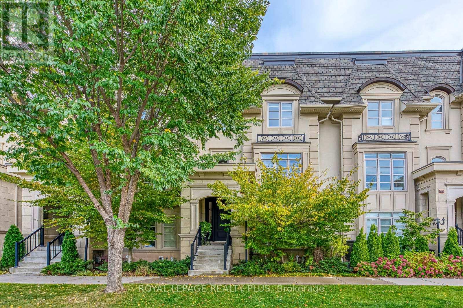 221 HANOVER STREET, Oakville, Ontario