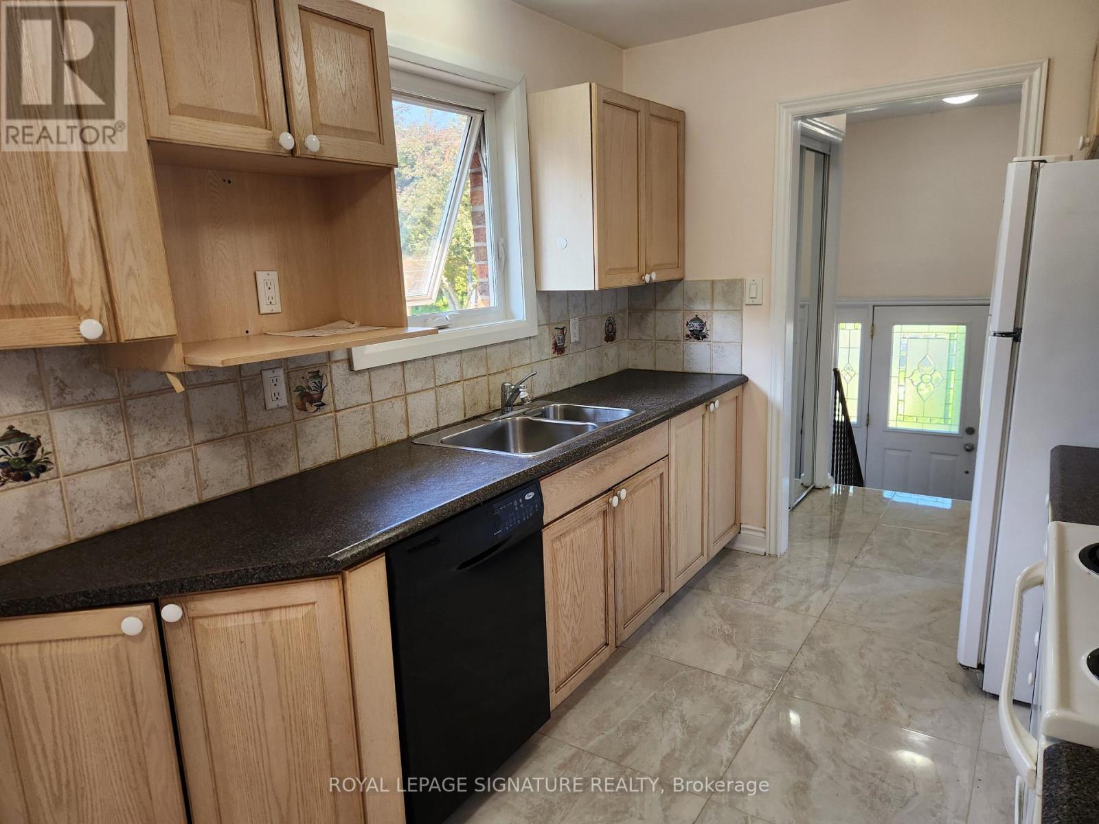 3334 Tallmast Crescent, Mississauga, Ontario  L5L 1H5 - Photo 8 - W12592516