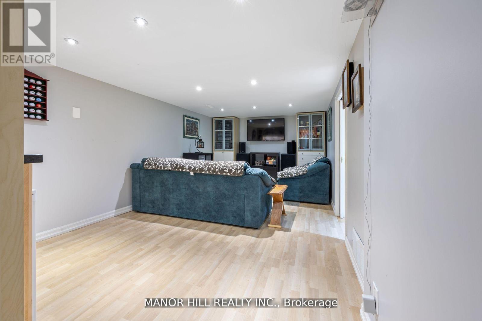 31 Chartwell Road, Toronto, Ontario  M8Z 4E9 - Photo 22 - W12592580