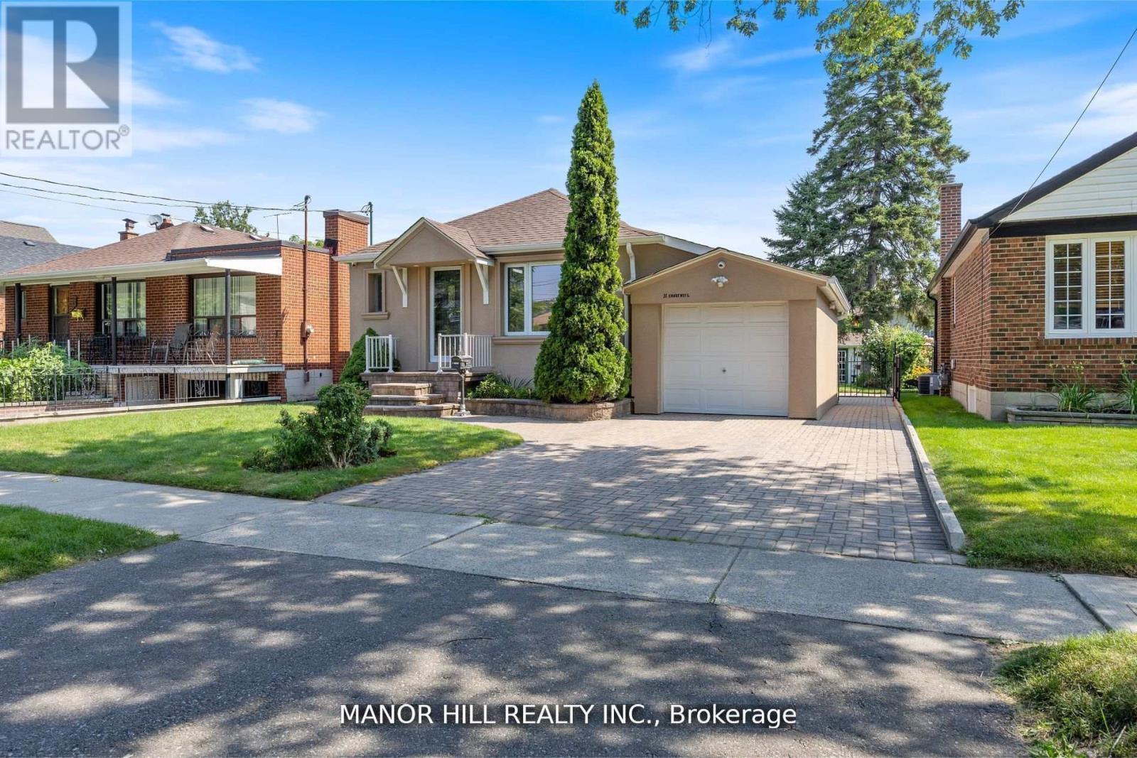 31 Chartwell Road, Toronto, Ontario  M8Z 4E9 - Photo 3 - W12592580