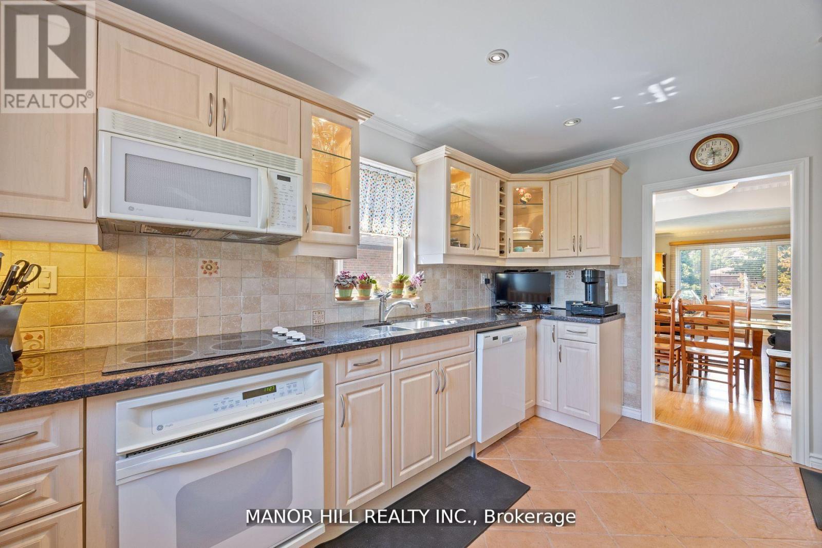 31 Chartwell Road, Toronto, Ontario  M8Z 4E9 - Photo 13 - W12592580