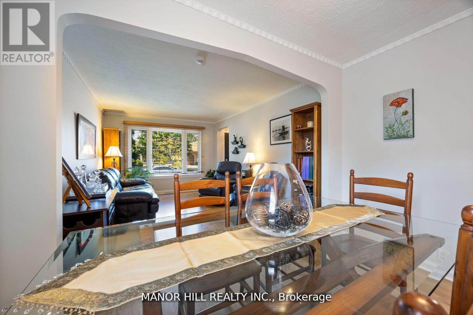 31 Chartwell Road, Toronto, Ontario  M8Z 4E9 - Photo 10 - W12592580