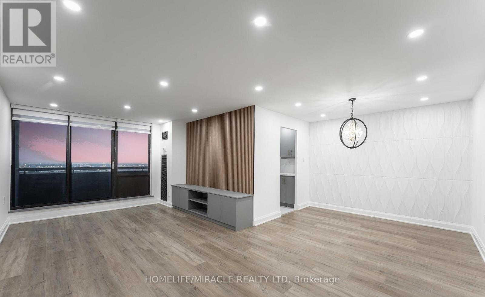 2605 - 18 Knightsbridge Road, Brampton, Ontario  L6T 3X5 - Photo 2 - W12592592