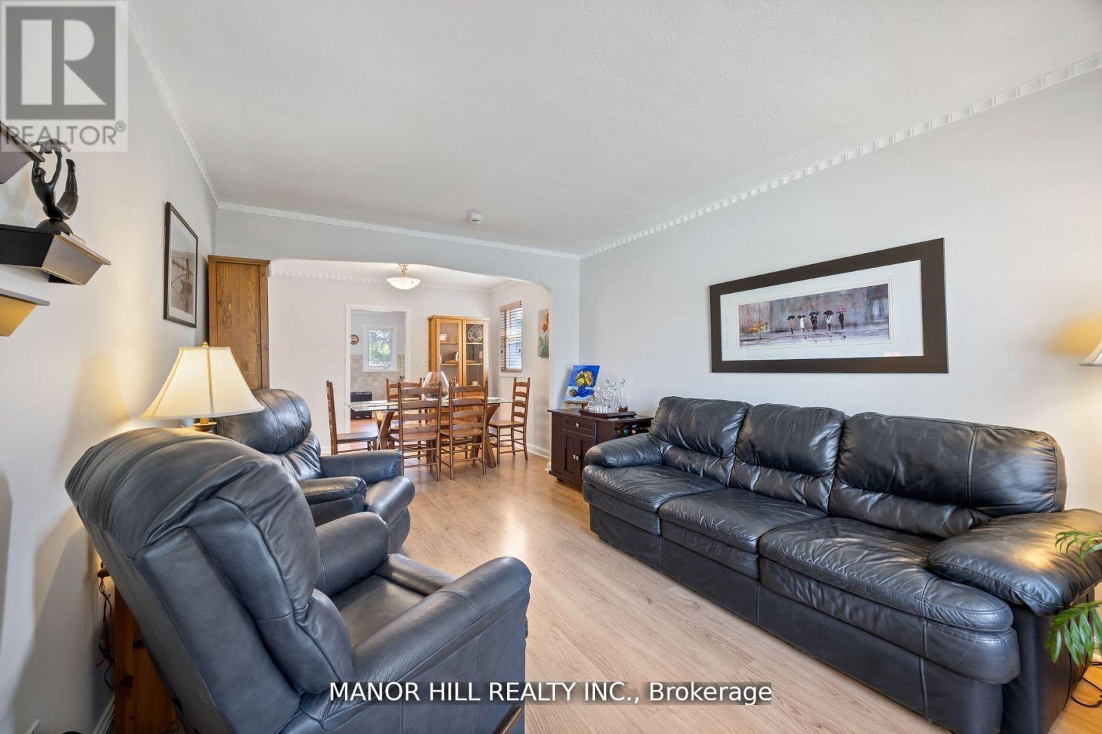 31 Chartwell Road, Toronto, Ontario  M8Z 4E9 - Photo 7 - W12592580