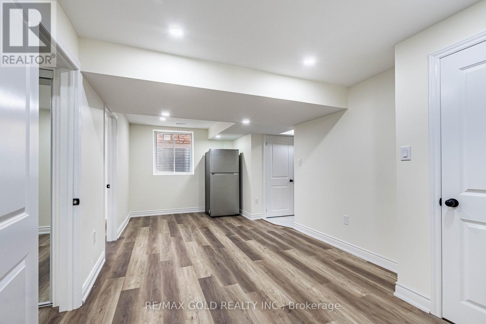 102 Leadenhall Road, Brampton, Ontario  L7A 4G9 - Photo 5 - W12592442