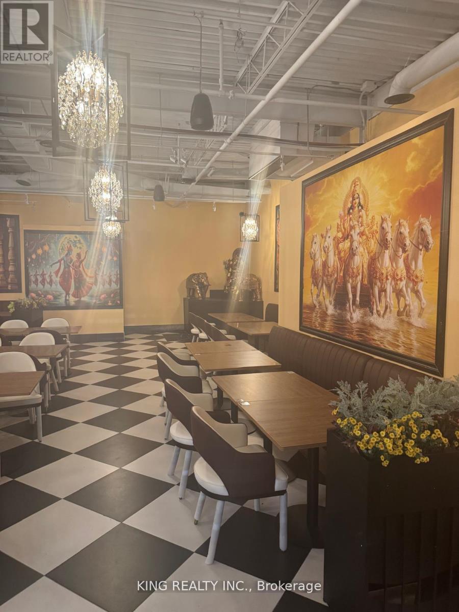 R170 - 2 County Crt Boulevard, Brampton, Ontario L6W 3W8 - Photo 3 - W12592638